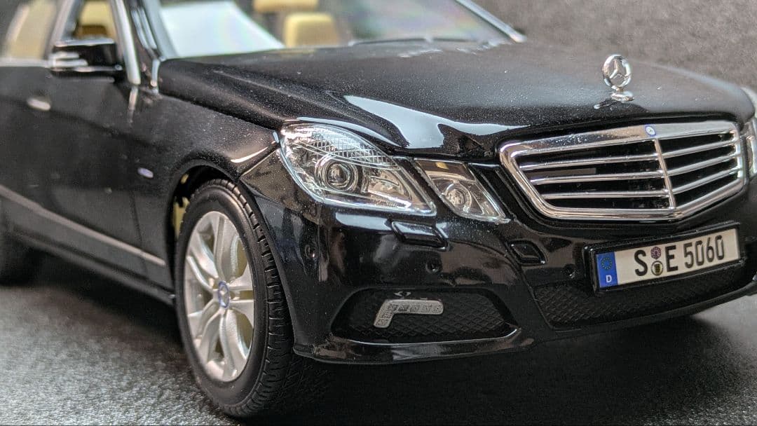 マイスト　maisto　1/18　メルセデスベンツ　Eクラス E-klass