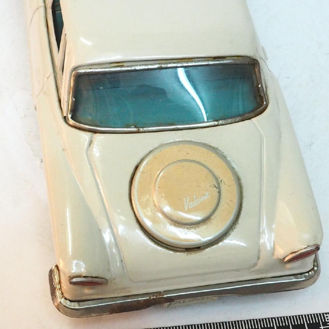 萬代屋【クライスラー バリアント セダン白】ブリキtin toy car【箱無】