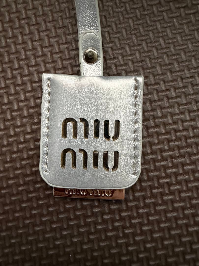 MIU MIU シルバーショルダーバッグ