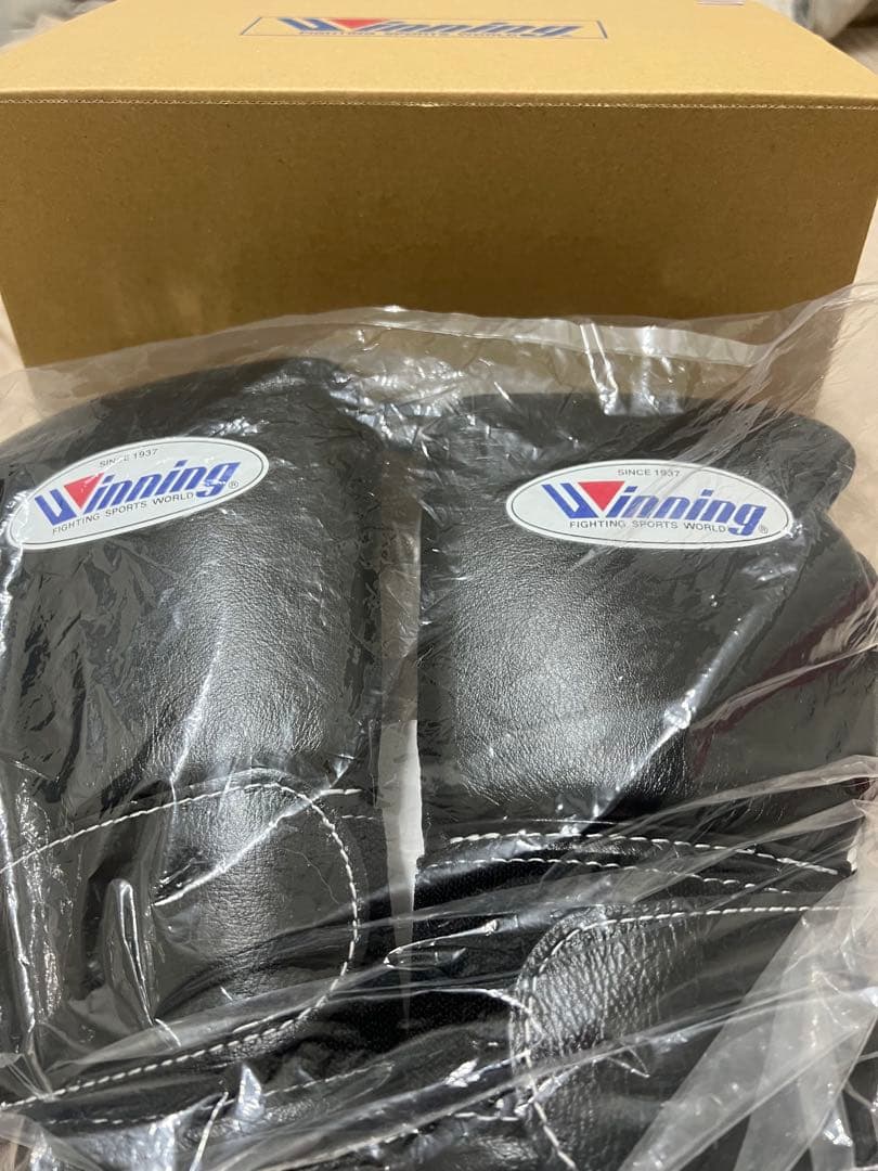 Winning ボクシンググローブ 8 oz 黒　ウイニング