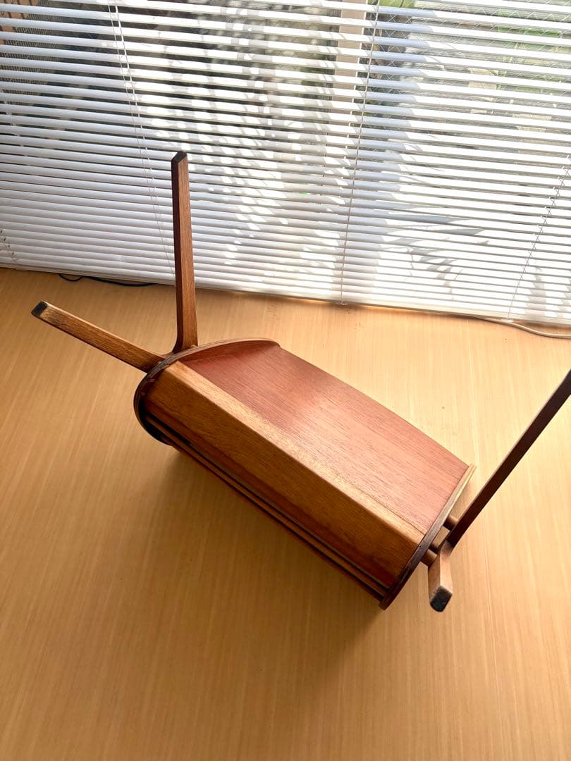 北欧家具　チーク製ヴィンテージマガジンラック