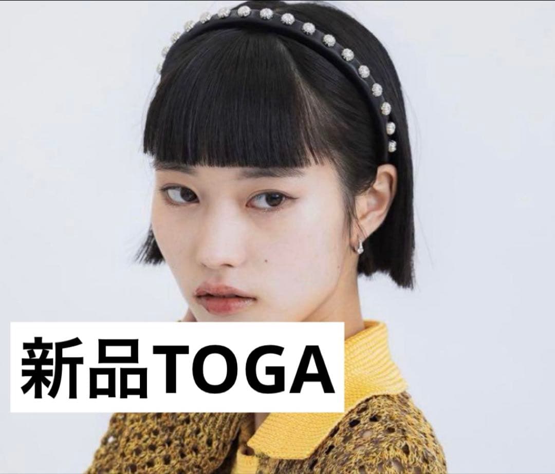 新品タグあり　TOGA 装飾付きブラックカチューシャ