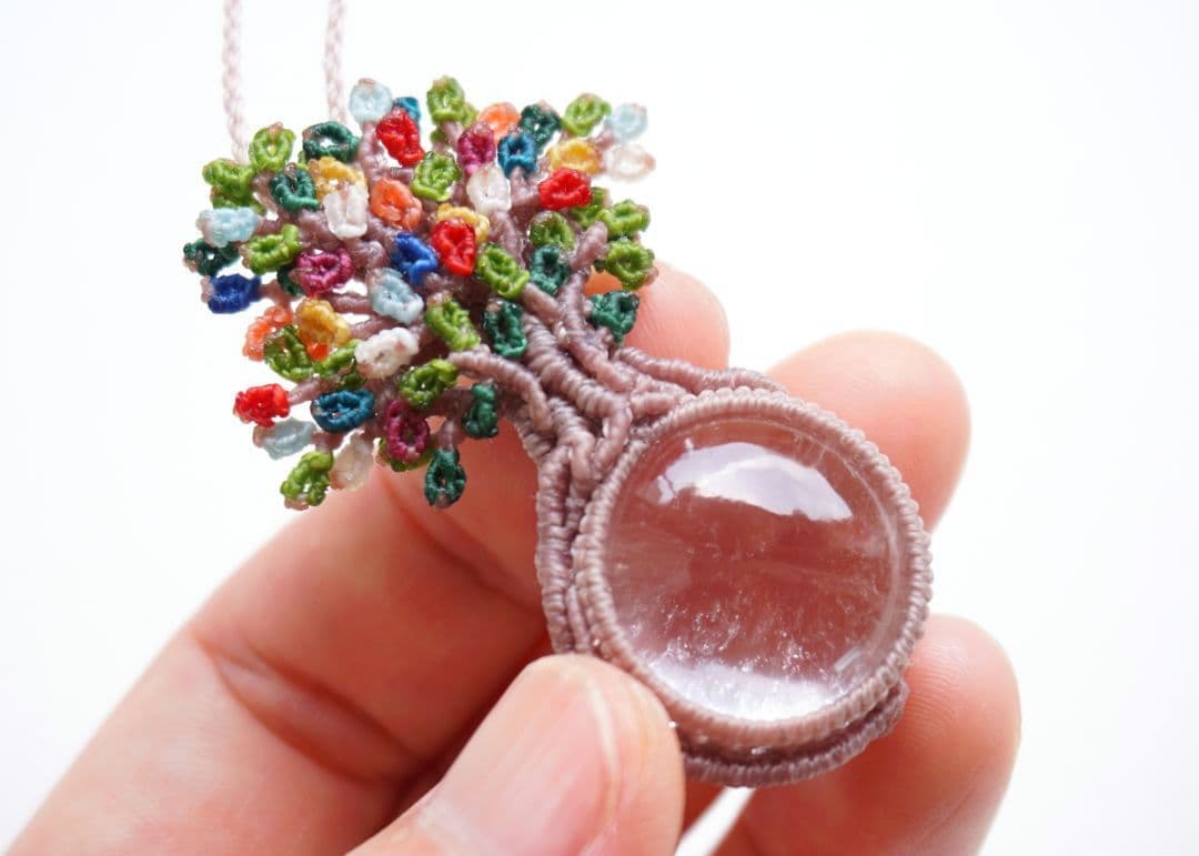 《何色にもなれるよ！》インドヒマラヤ産クリスタル　マクラメ　ネックレス