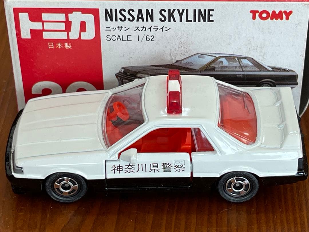 トミカ 20 ニッサン スカイライン 神奈川県警