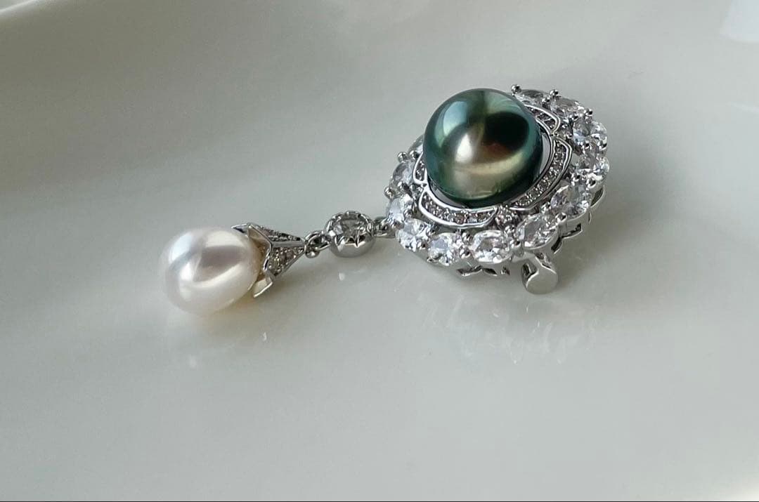 黒蝶真珠 本真珠 ブローチ 大玉 真円 高品質 南洋パール タヒチ