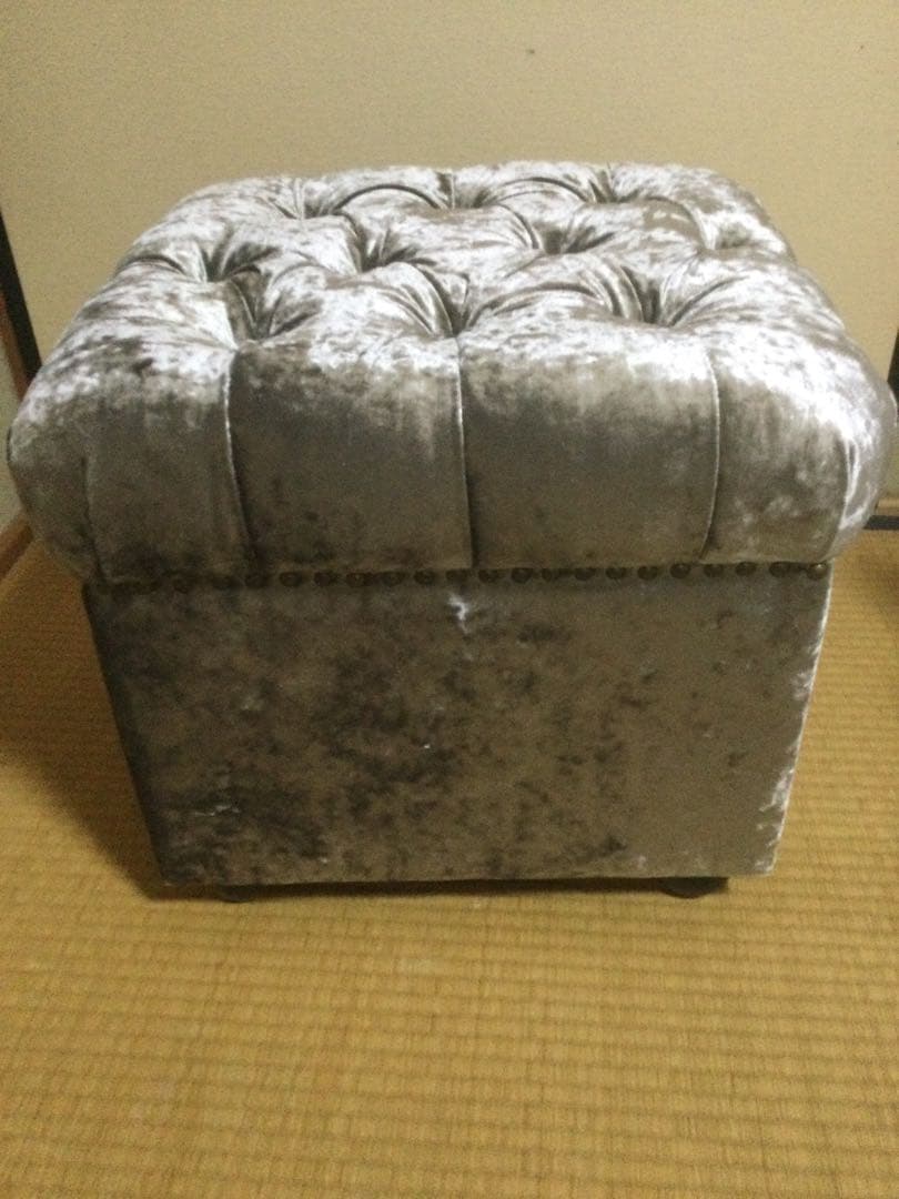 ジェニファーテイラー　シルバー ベルベット スクエアスツール　収納付き