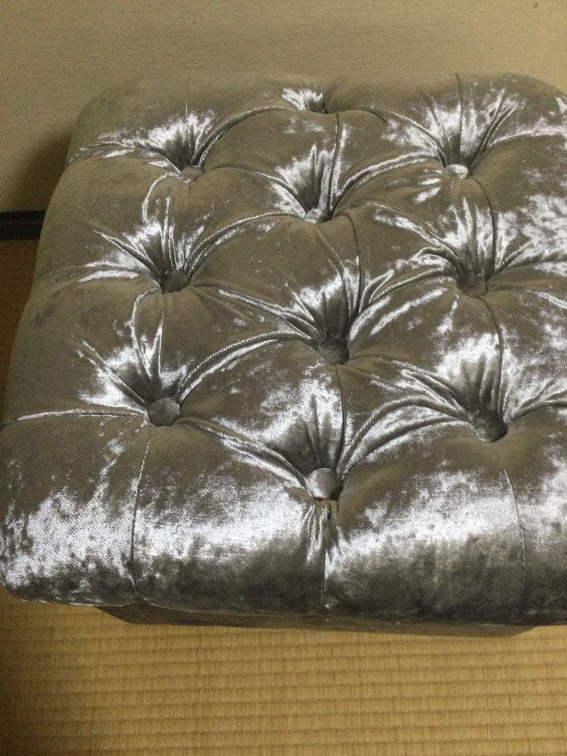 ジェニファーテイラー　シルバー ベルベット スクエアスツール　収納付き