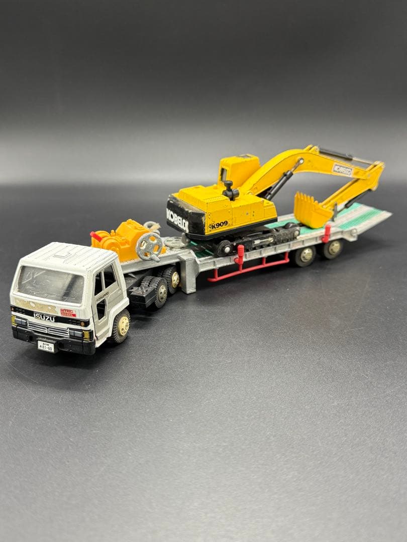 超超レア　米沢玩具　DYAPET いすゞトレーラートラック　コベルコ油圧ショベル