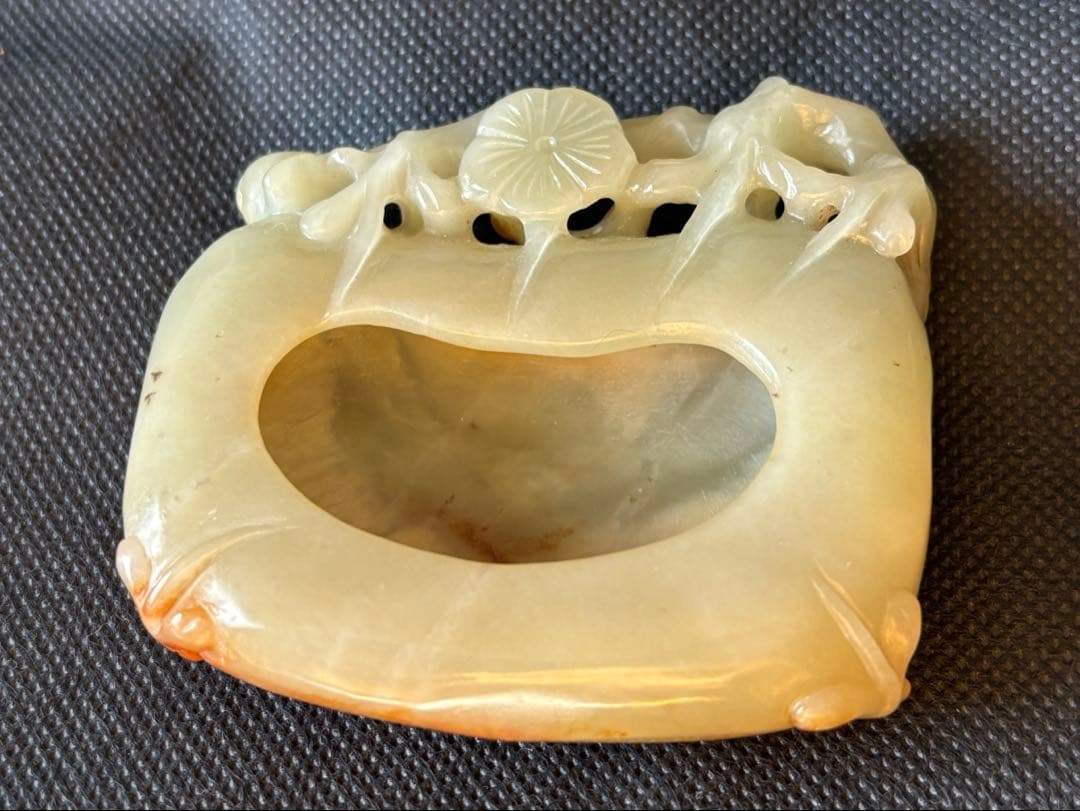 中国古美術品　清の時代　和田青白玉 砡　梅文筆洗　蘇工　172g