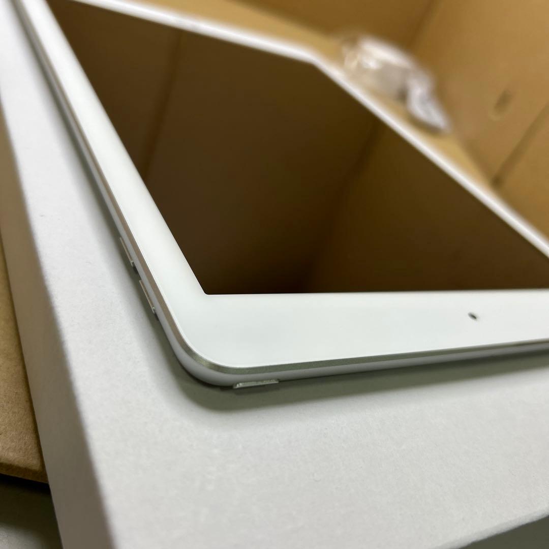 Apple iPad (第６世代) Wi-Fi 128GB シルバー