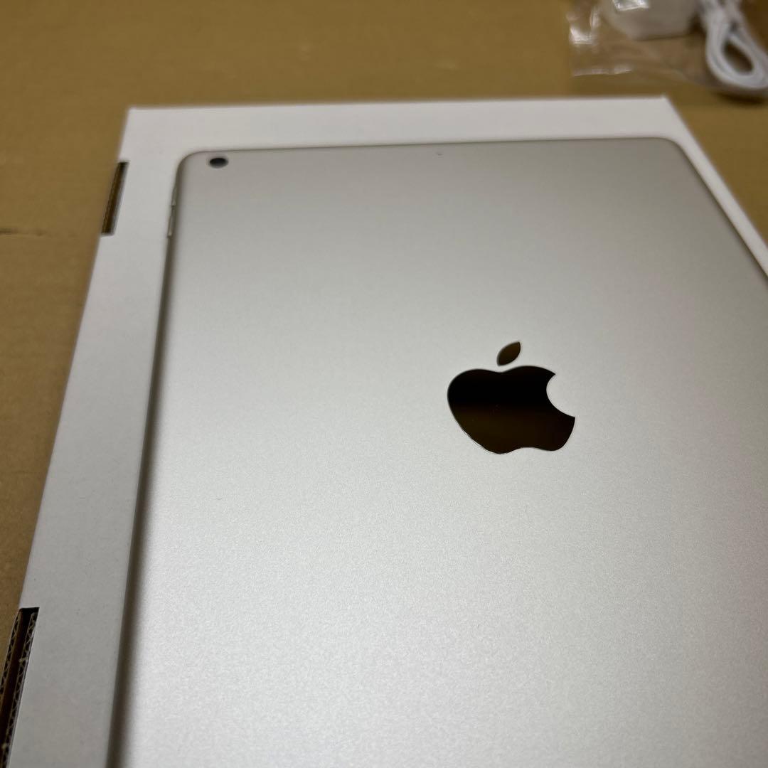 Apple iPad (第６世代) Wi-Fi 128GB シルバー