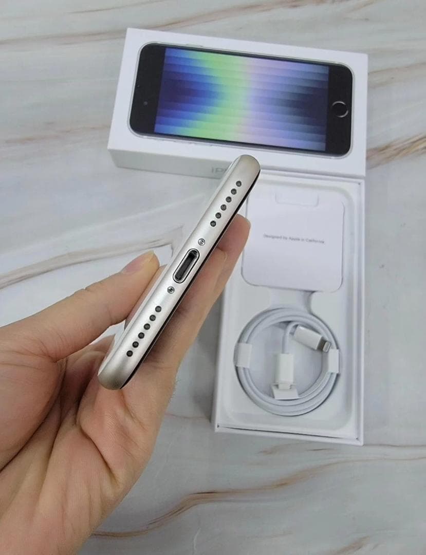 【nananan専用】iPhone SE3 128GB｜SIMフリー｜白