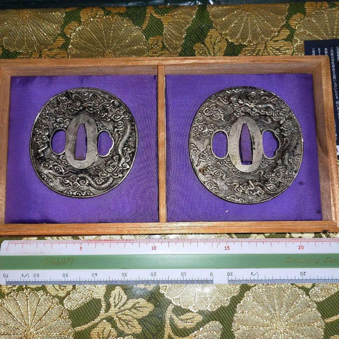 刀剣鐔　一対　木箱入り