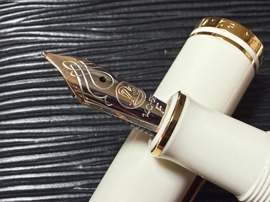 未使用　万年筆　ペリカン M600 ピンク　F