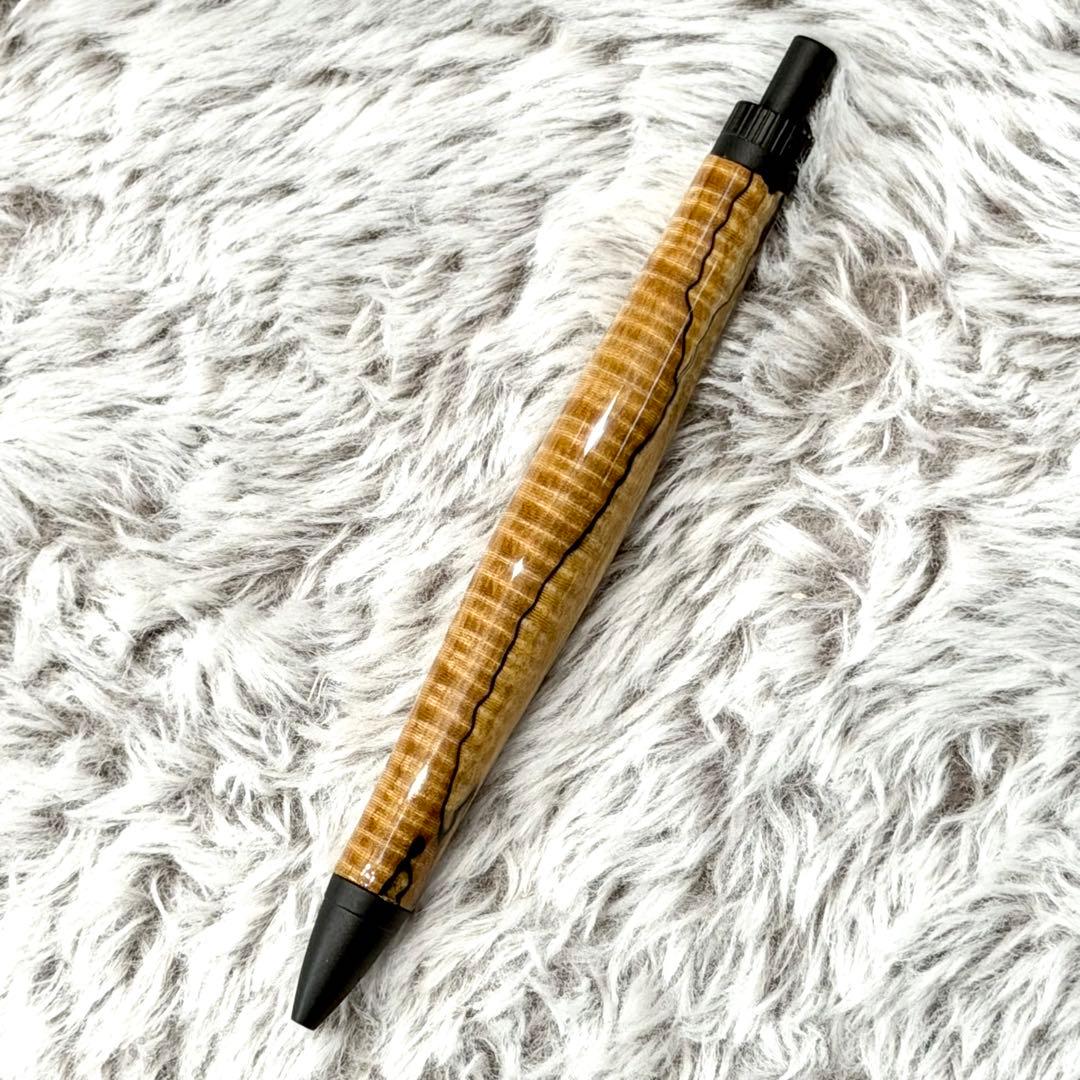 木軸ペン　ラッカー仕上げ　楽器　ギター　スポルテッド　栃　縮杢