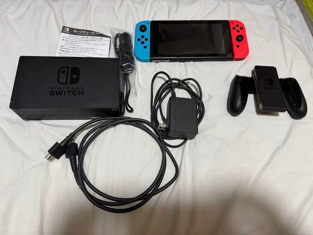 Nintendo Switch 本体　2本のソフト付きネオンブルー・ネオンレッド