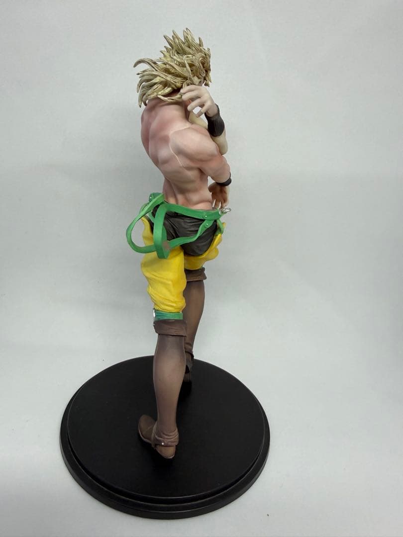 ジョジョの奇妙な冒険　DIO　ディオ・ブランドー　フィギュア