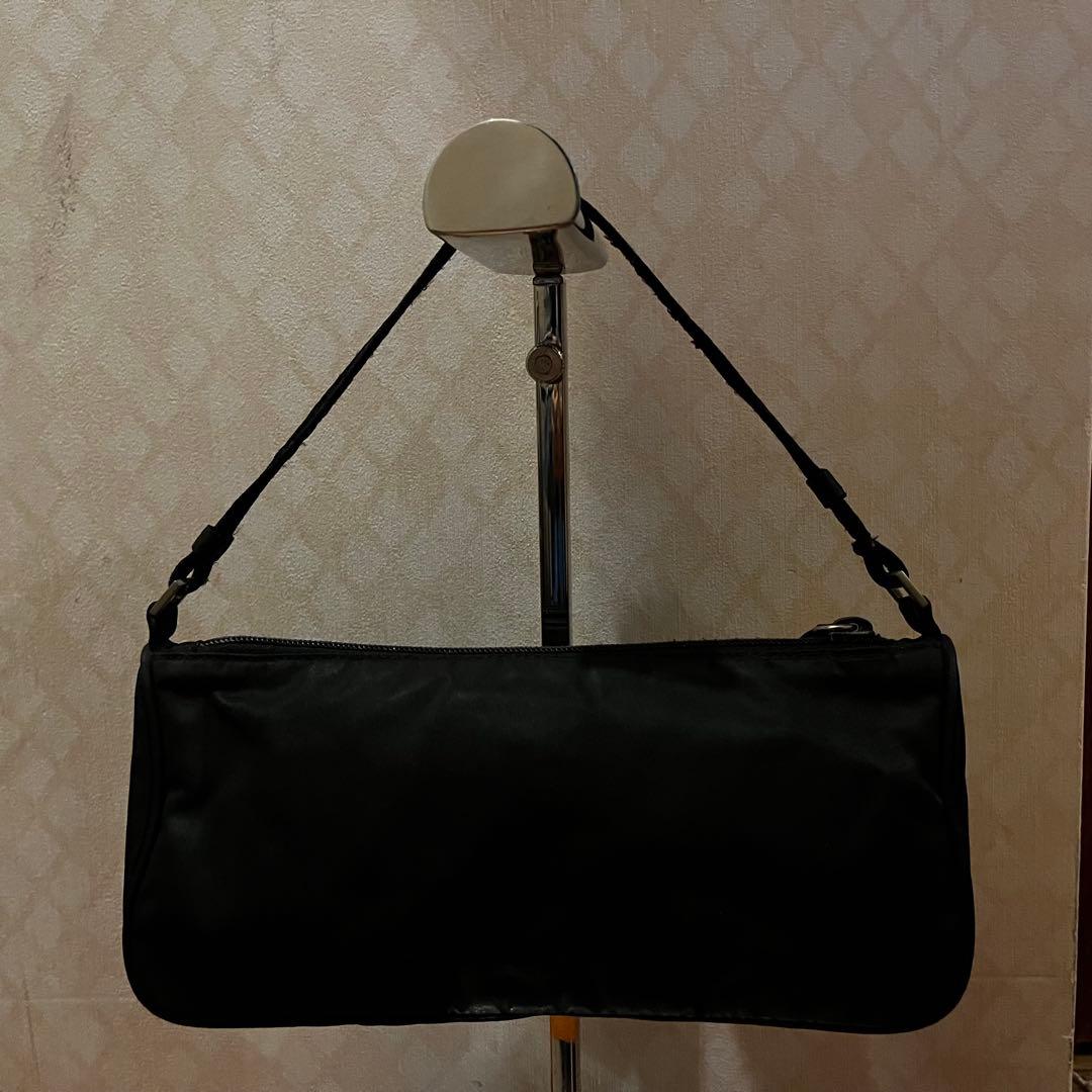 Prada プラダ アクセサリーポーチ ブラック 黒 ナイロン 三角ロゴ