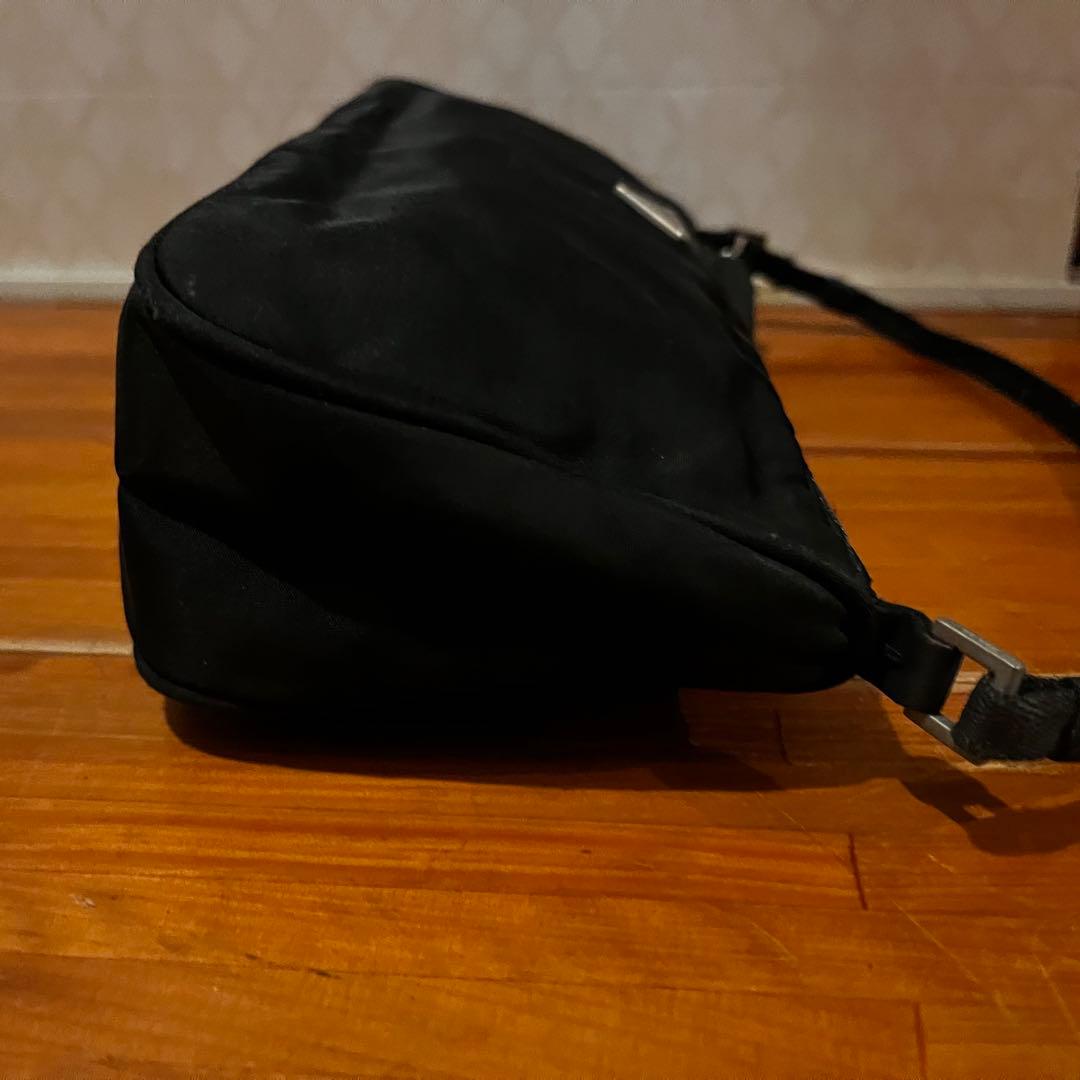 Prada プラダ アクセサリーポーチ ブラック 黒 ナイロン 三角ロゴ