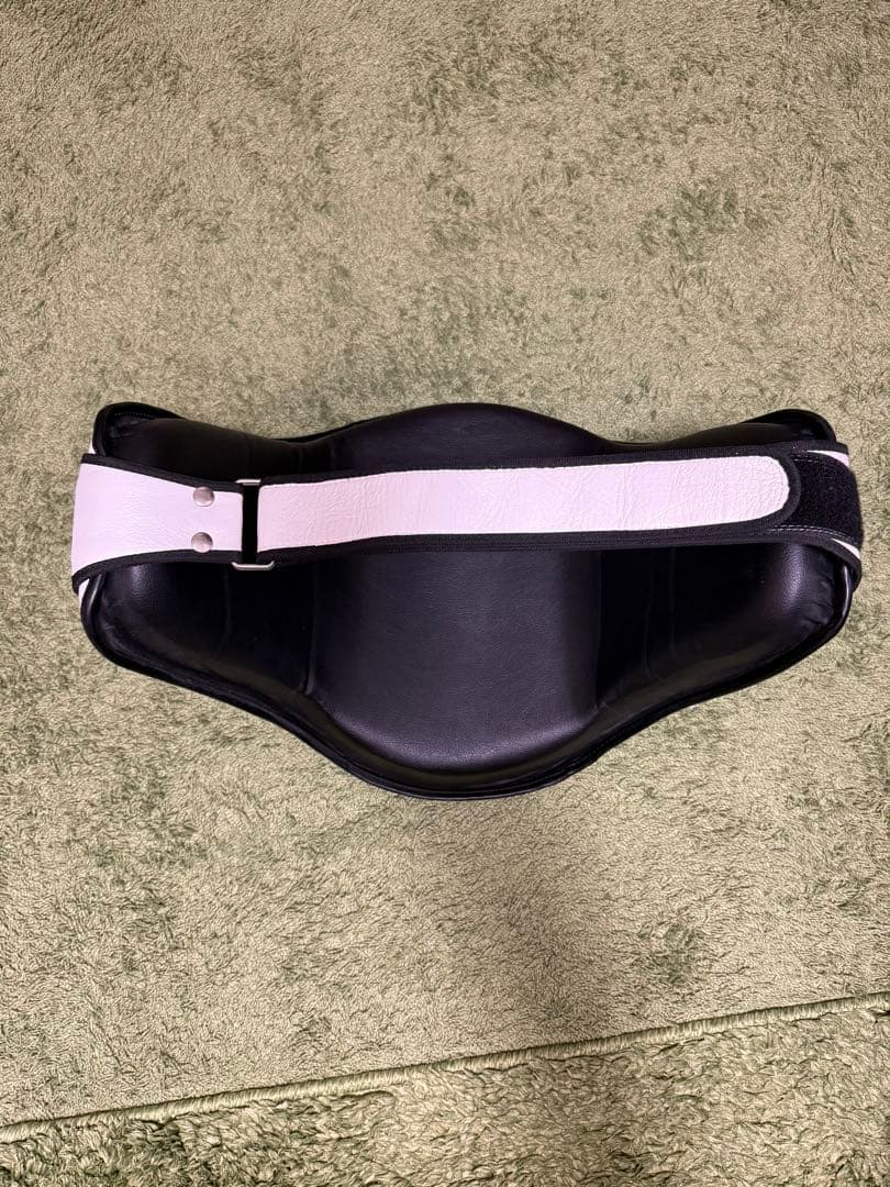 THAISMAI パンチングミット Mサイズ ブラック/ホワイト