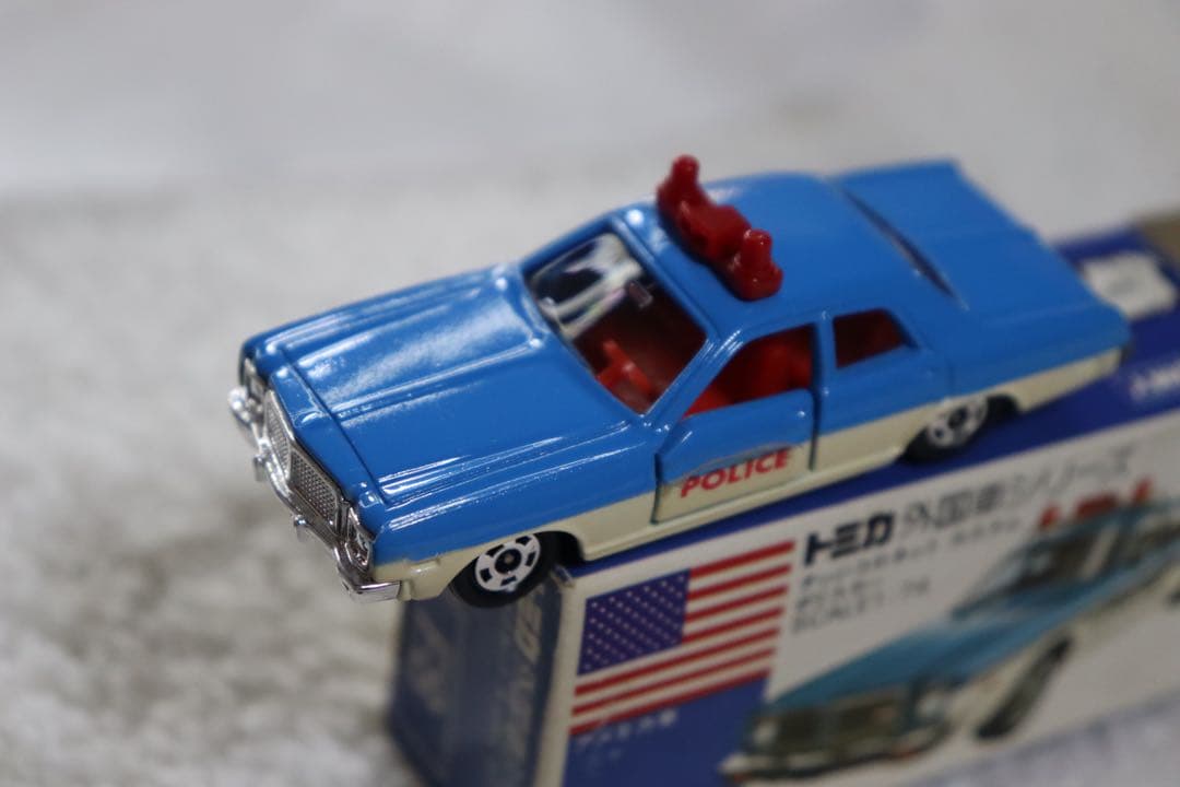 トミカ　青箱　ダッジコロネット カスタム　ポリスカー　日本製　F8 外国車