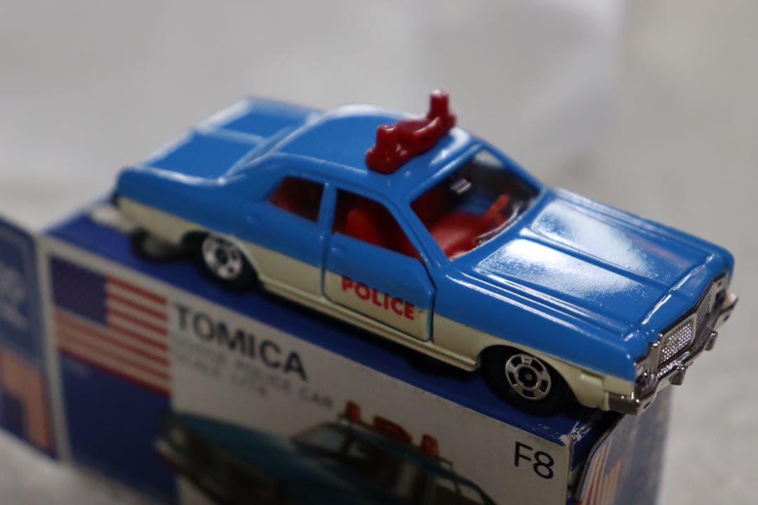 トミカ　青箱　ダッジコロネット カスタム　ポリスカー　日本製　F8 外国車