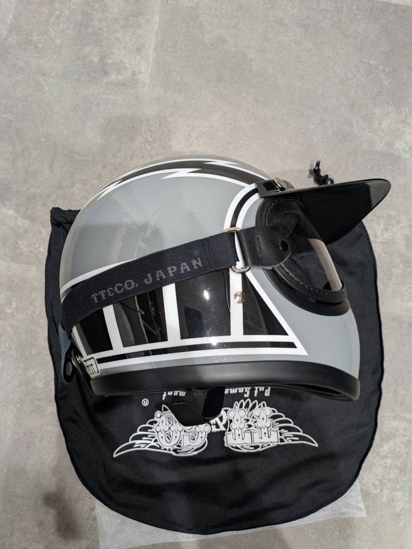 【美品】TT&COトゥーカッターヘルメット　ストロボフラッシュ　グレー