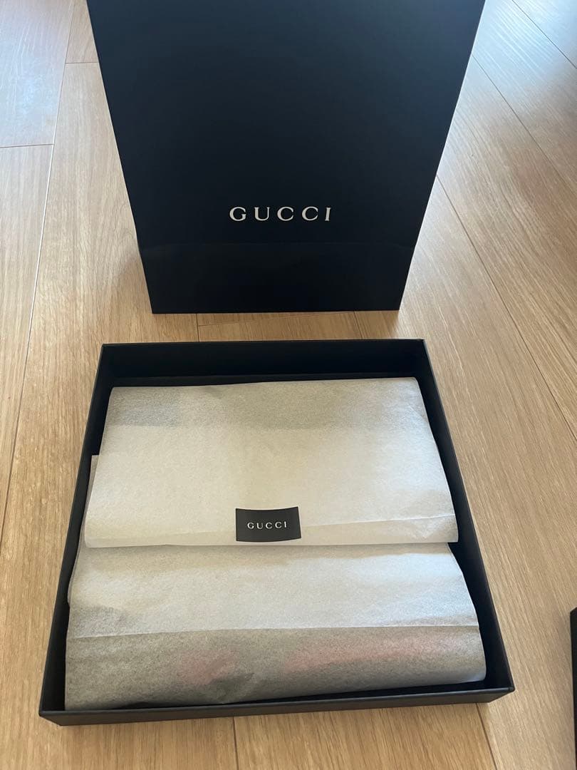 新品未使用　GUCCI ストール シルク　ショール 大判　マフラー　箱付き