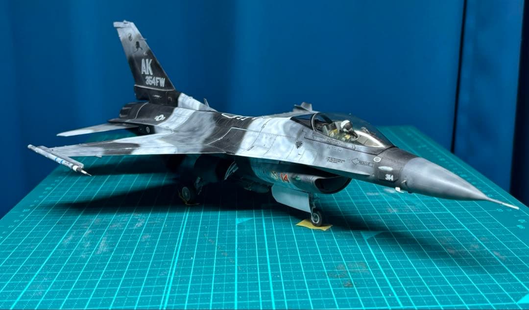 ムスタング様　1/48 タミヤF-16CN