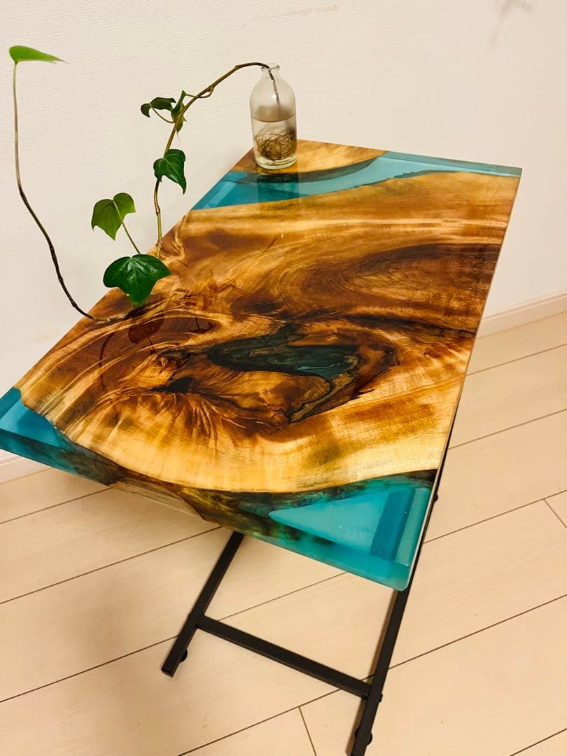 レジンテーブル　栃の木　ソファテーブル　サイドテーブル　コーヒーテーブル