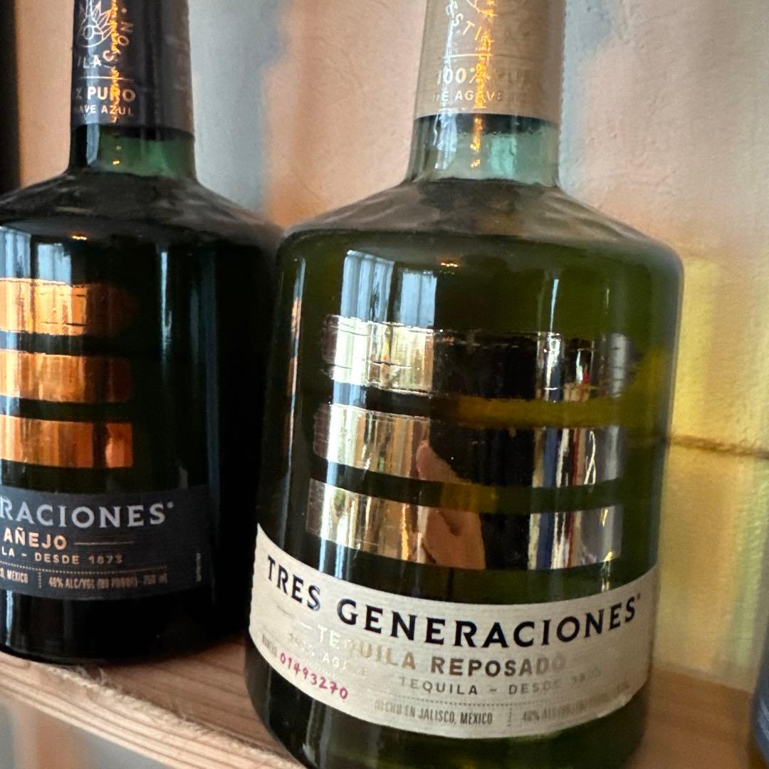 Tres Generaciones テキーラ　アネホ & レポサド セット