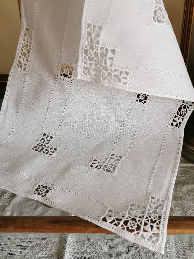 アンティークフランス/イタリア レティシアクローバー刺繍 リネンクロス ランナー