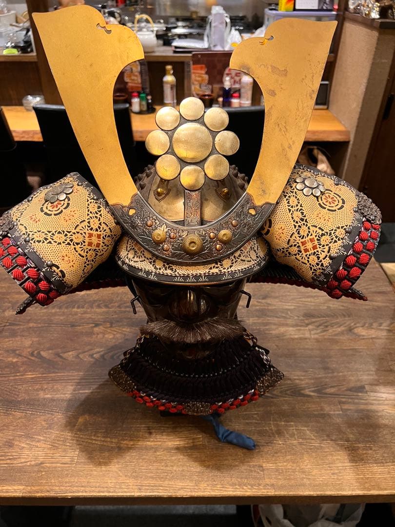 2代目・人形屋市川豊玉の作品::兜と面頬