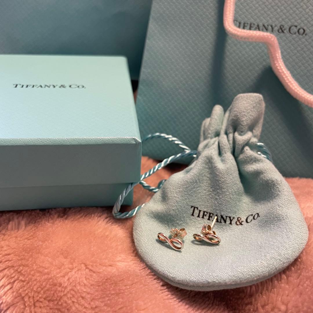 Tiffany & Co. 無限大モチーフピアス