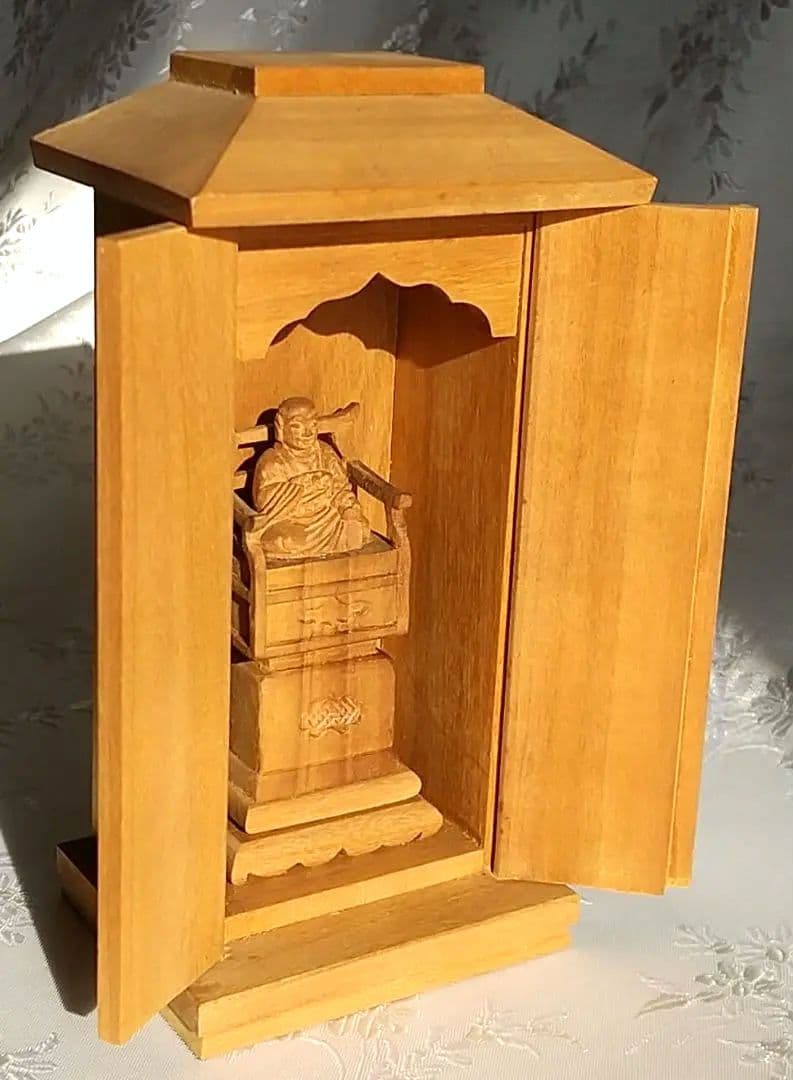 弘法大師坐像【極小】#395 厨子入り 空海 お大師さま ◆白檀 木彫 仏像