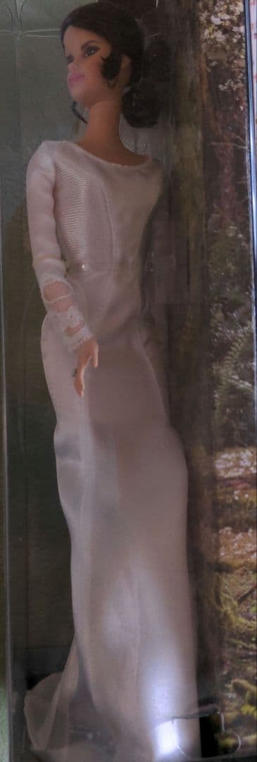 バービー人形　トワイライトベラ（ピンクラベル）