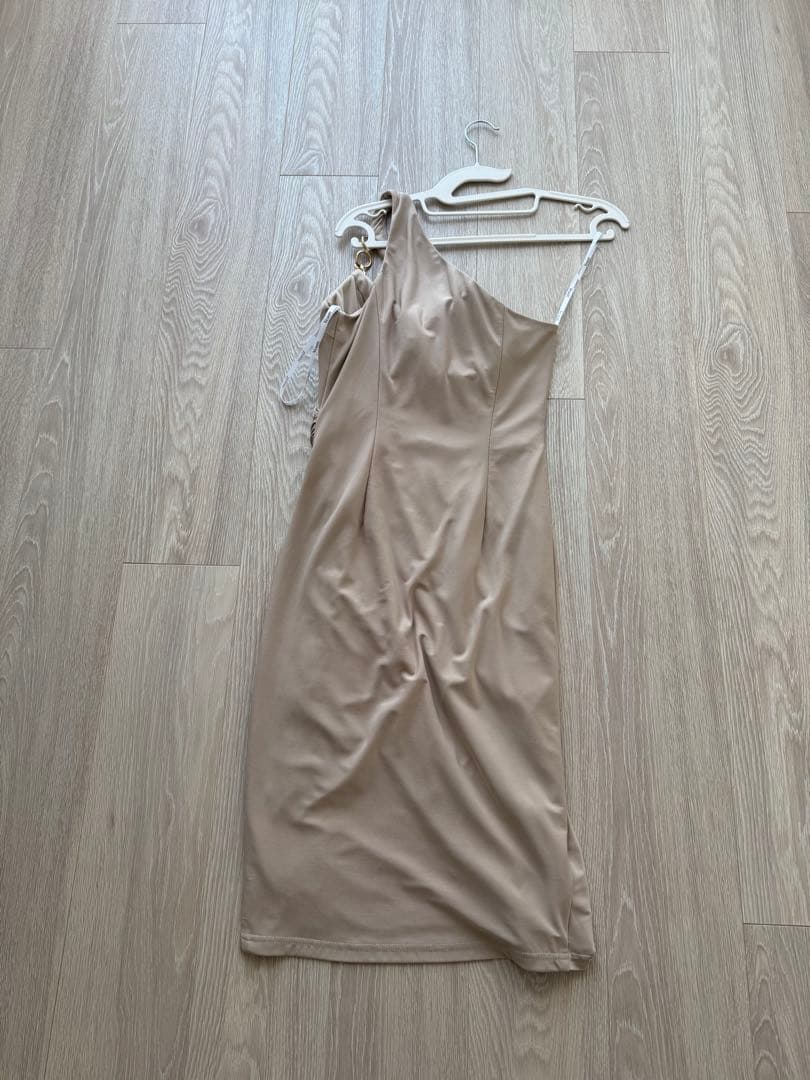 Veauttヴュートワンショルダー ベージュドレス