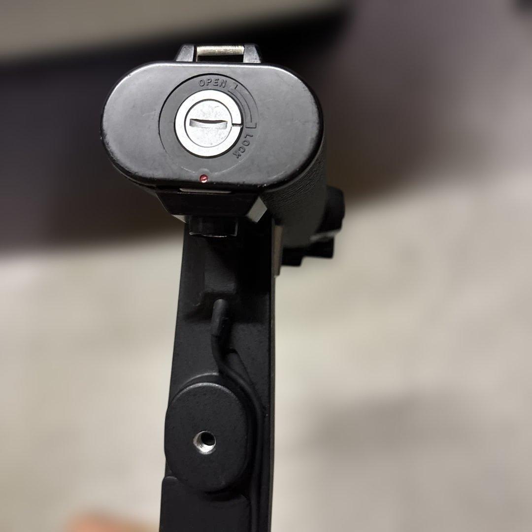 OLYMPUS OM-1 一眼レフカメラ　望遠とシャッター付き