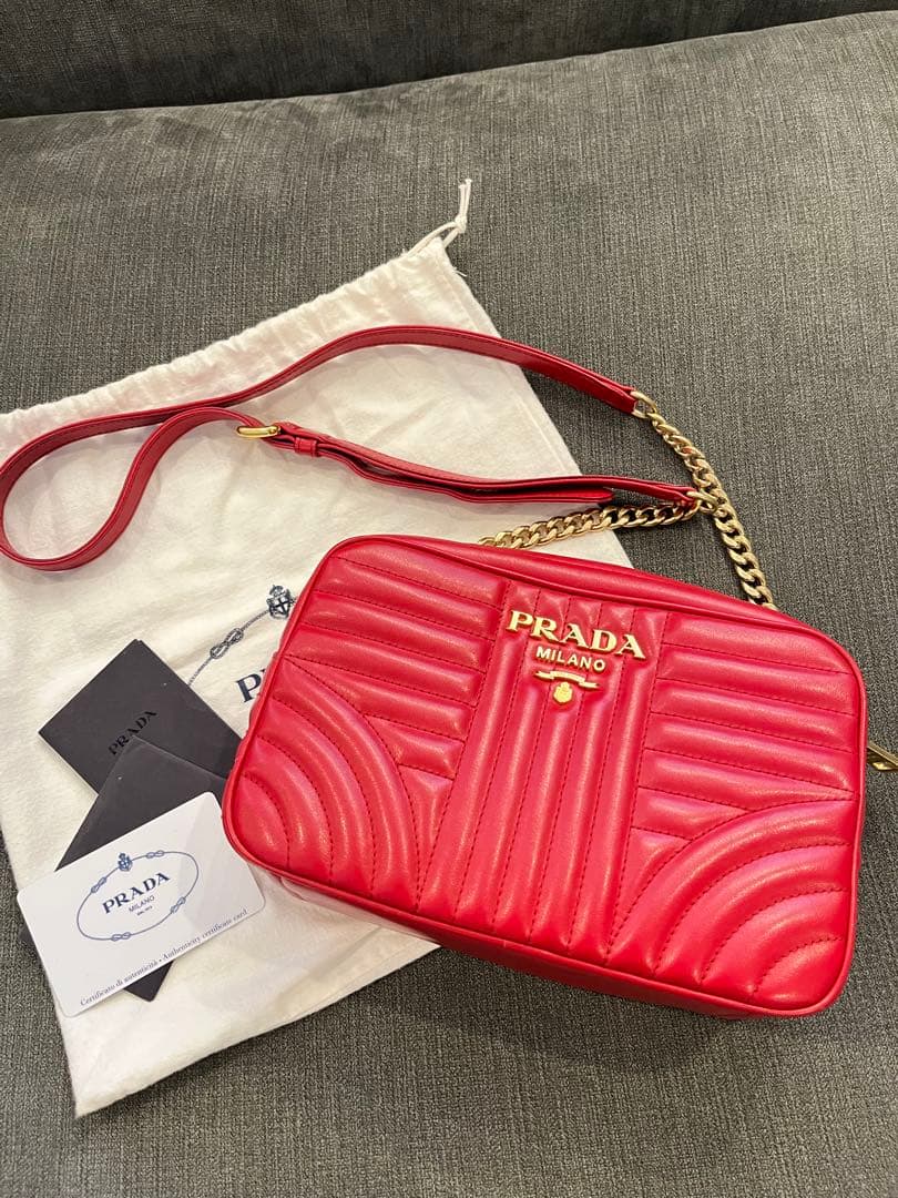 お値引中！PRADA ダイアグラム チェーンショルダーバッグ 赤レッド