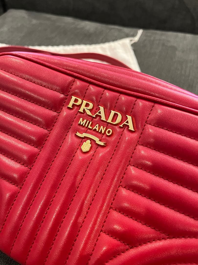 お値引中！PRADA ダイアグラム チェーンショルダーバッグ 赤レッド