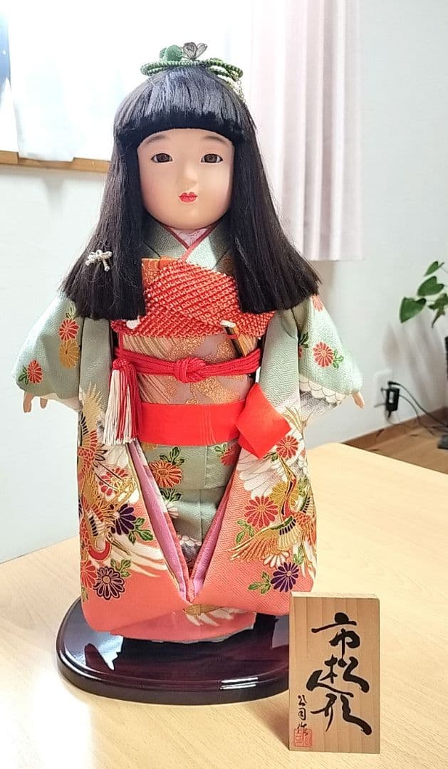 新品未使用。市松人形 綺麗な衣装綺麗な顔 栗毛編み込みリボン可愛い✨公司作