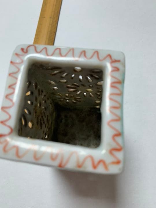 透かし意匠陶製置物