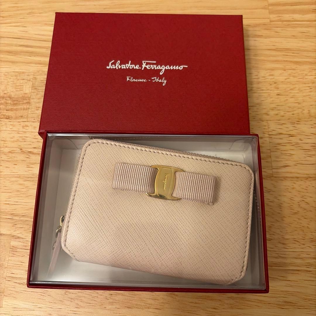 フェラガモ ミニ財布　新品