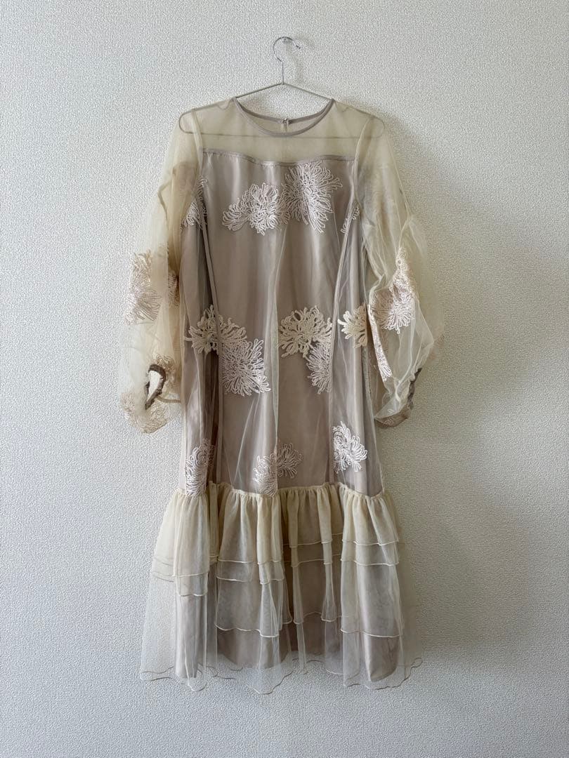【美品】niana フラワー 刺繍ティアードフリルドレス Aライン