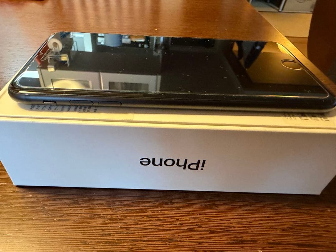 【美品】iPhone7 Plus ブラック 本体 箱付 イアホン付 Simフリー