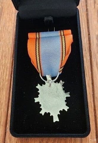 第4級防衛功労章操縦無事故、募集功績等、箱は画像のベルベット物