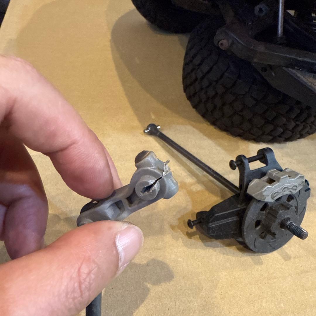 TRAXXAS UDR 左前破損 ジャンク