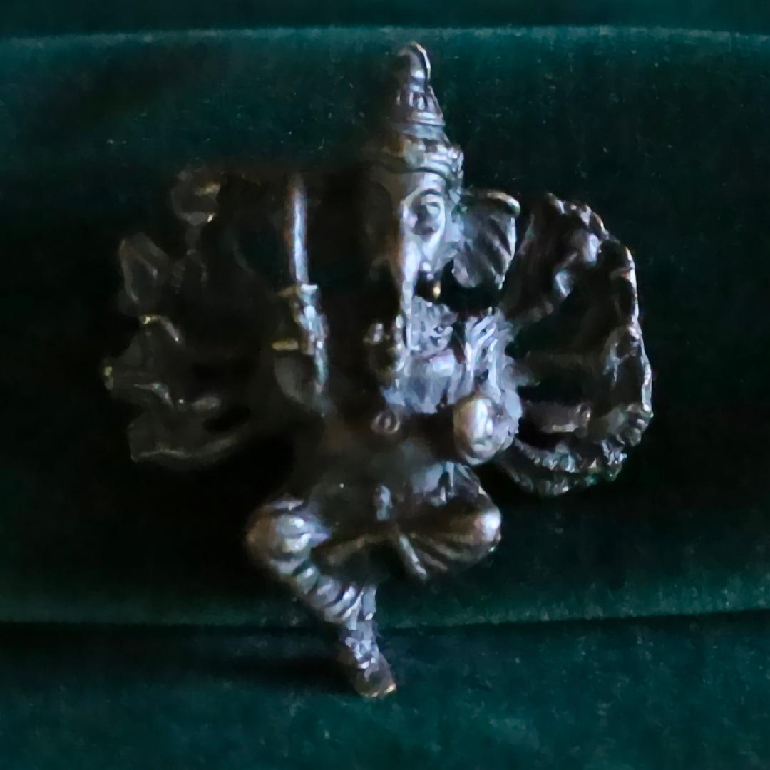 ガネーシャ像（吊）　金属製　4cm 　ー インドの小さな神さま ー