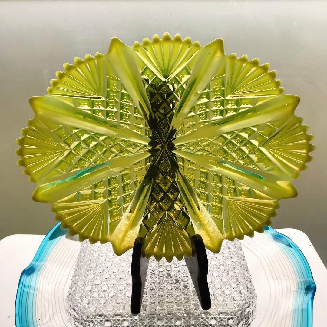 骨董　時代プレス　乳白色暈しカナリアイエロー　切子調プレス　プレート