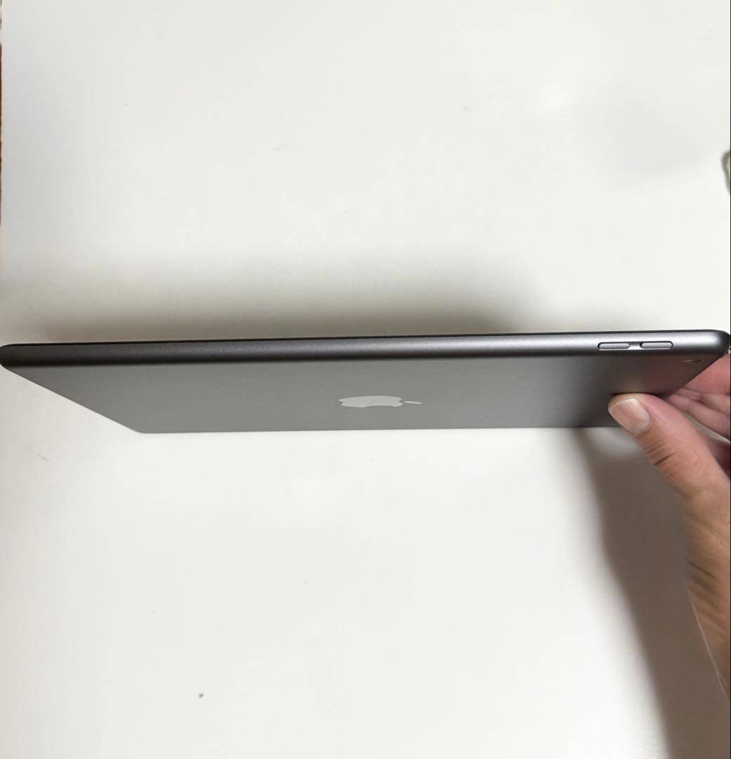 Apple iPad 第8世代　32GB (箱付き)